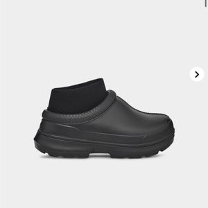 UGGS Tasman X - Black: Mens 9 Womens 11